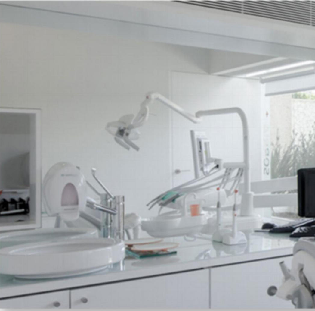 Advanced Dental Clinic with Modern Equipment